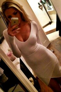 Girls In Tight Dresses (24 Photos)