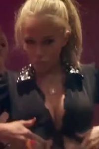 Kendra Wilkinson Putting Her Tits On Glass During An Episode Of The Girls Next Dloor