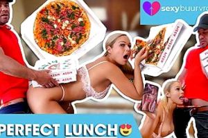 I fuck a delivery guy while eating pizza! SEXYBUURVROUW.com