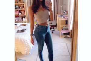 Lovely Girls Wearing Jeans Album (24 Images)