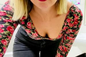 Mom Of Three And Teacher Let Me Send You Naughty Videos From Work [f]