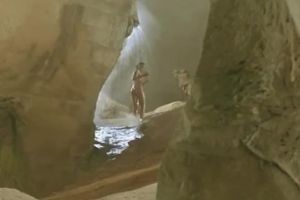 Phoebe Cates In Paradise